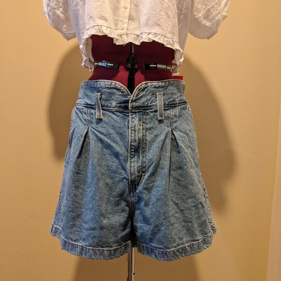 LEVI’S Women’s Denim washed blue Shorts – Size 31 – Relaxed A-Line Silhouette - Picture 3 of 16